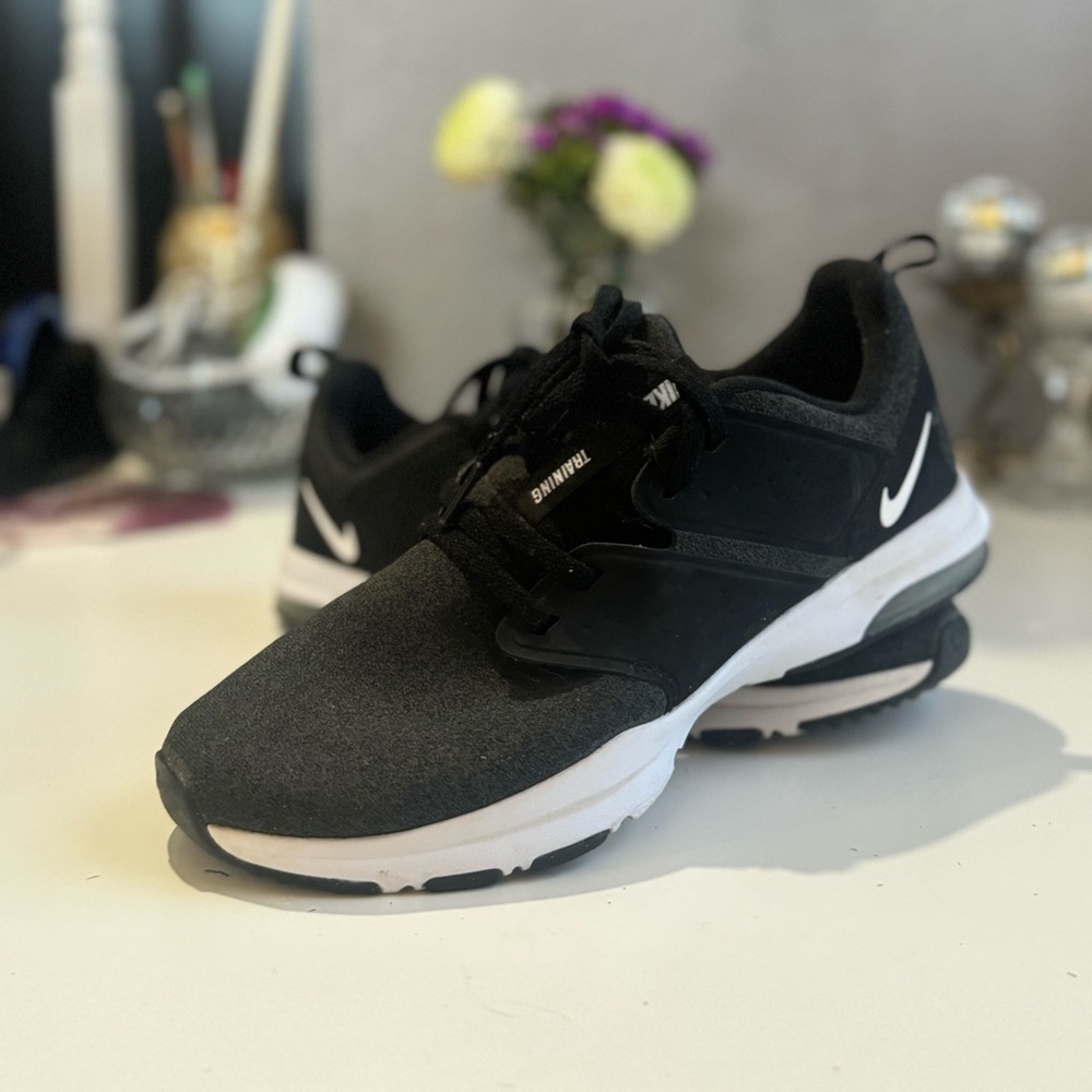 Nike Women's Air Bella TR  black Size 8, women's training shoe